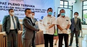 KPU Tomohon Tetapkan Caroll Senduk – Wenny Lumentut Pemenang Pilkada 2020