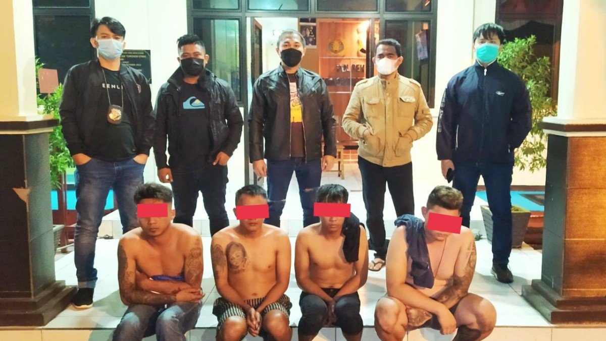 Kursi 'Melayang' Saat Pesta Miras, 4 Pemuda Diamankan Tim Totosik Polres Tomohon